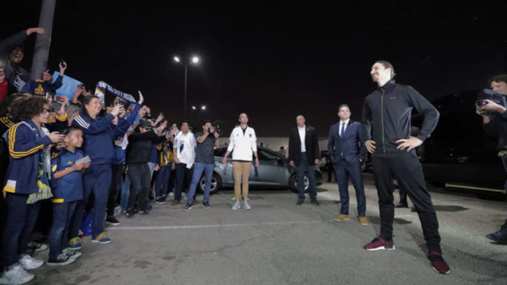 Ibrahimovic desata la locura en Los Ángeles