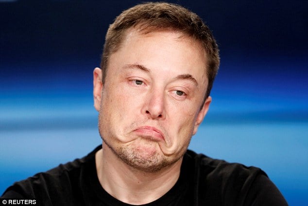 Millonario Elon Musk ELIMINA páginas de Facebook de SpaceX y Tesla después que en Twitter lo desafían a hacerlo a raíz del escándalo de venta de datos