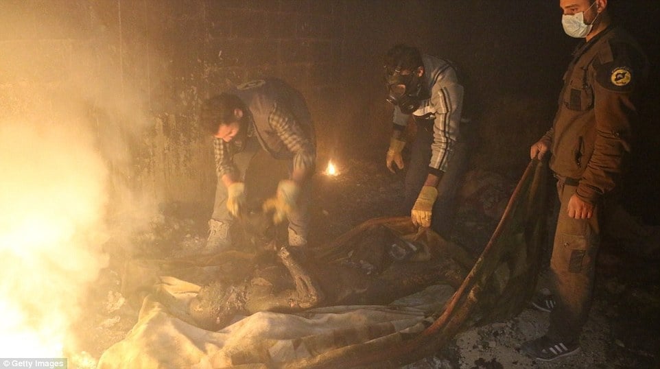 «Quemado hasta la muerte en un búnker»: cruentas imágenes muestran civiles incinerados tras ataque con NAPALM a refugio subterráneo (Video+Fotos)