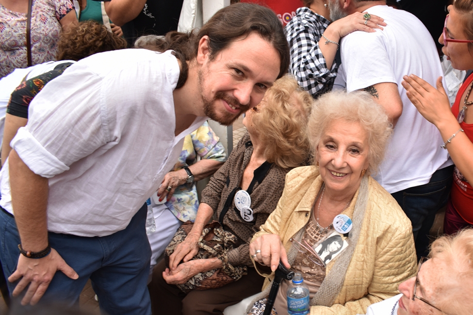 Pablo Iglesias reivindicó dignidad de los exiliados al recibir premio en Argentina