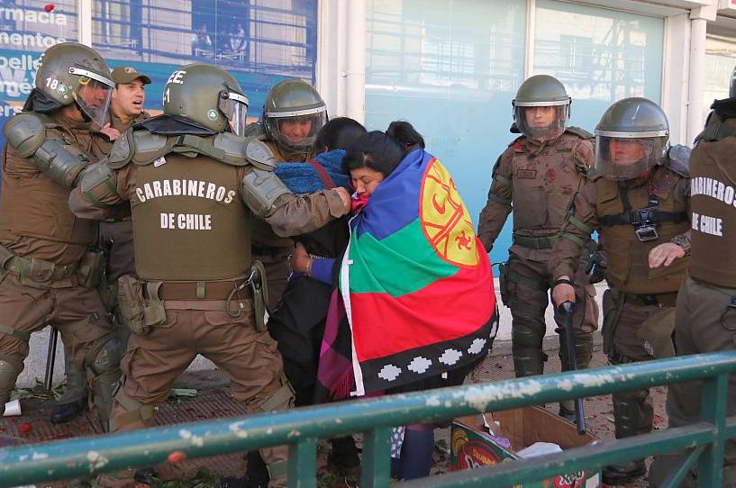 Observatorio ciudadano rechaza violento desalojo de comerciantes mapuche en el centro de Temuco