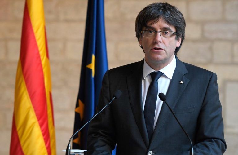 Puigdemont renuncia a su candidatura y genera dudas sobre el futuro gobierno catalán