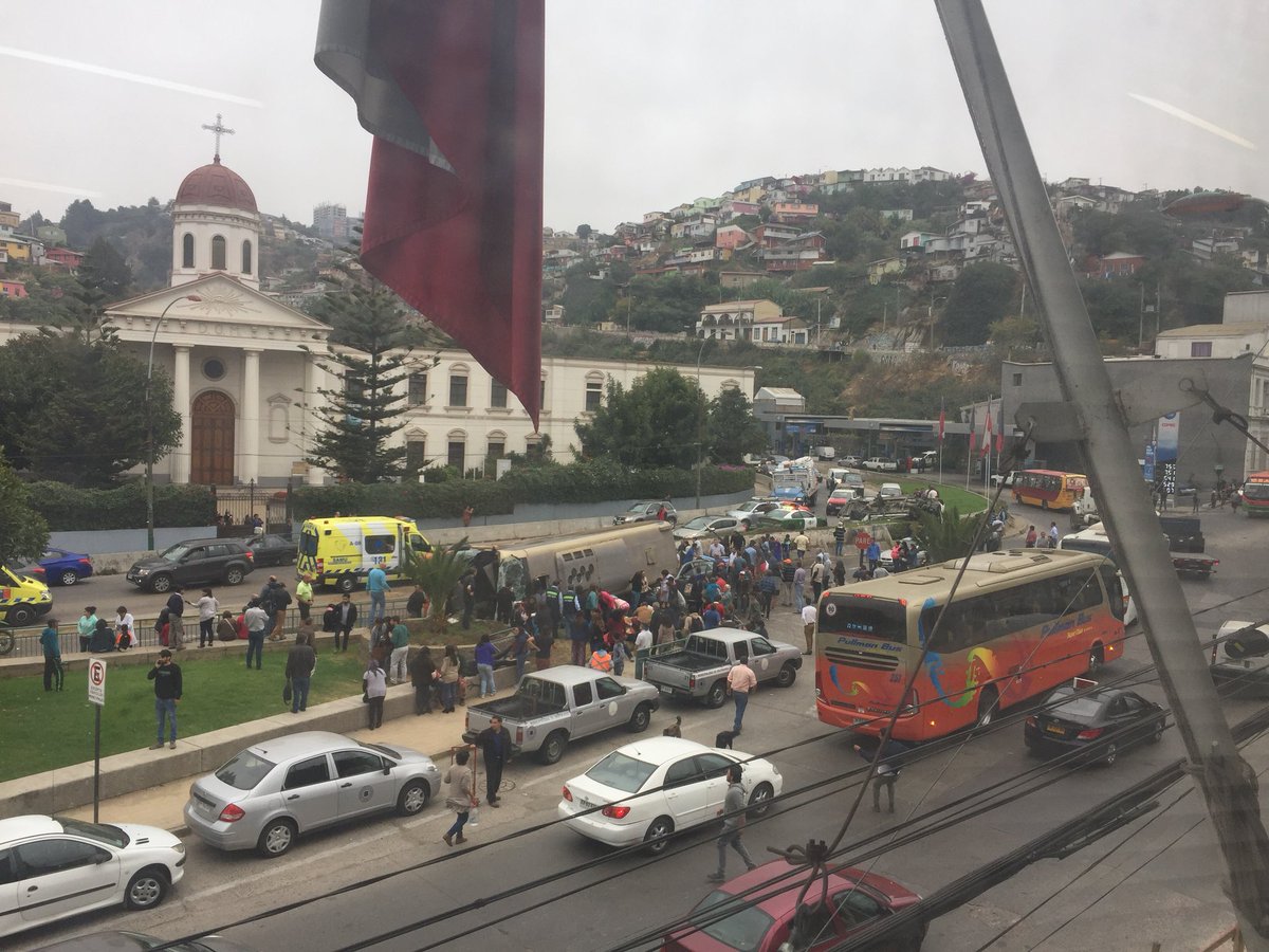 (Vídeo) Pullman Bus protagoniza grave accidente en ingreso a Valparaíso