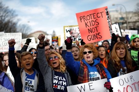 Marcha para exigir control de armas convoca a miles de personas en Estados Unidos