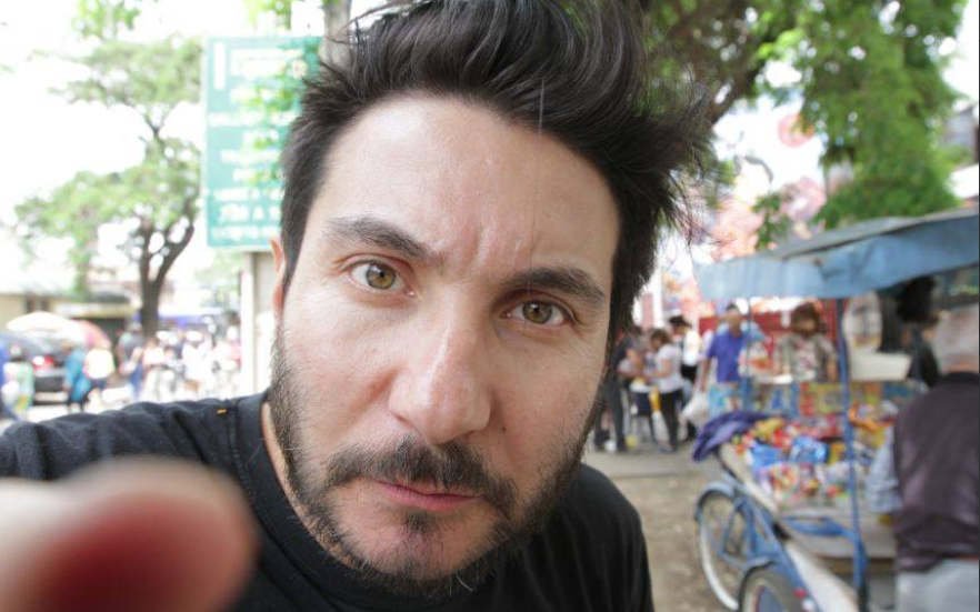 ¡Están robando autos!: Comediante Felipe Avello fue víctima de un portonazo