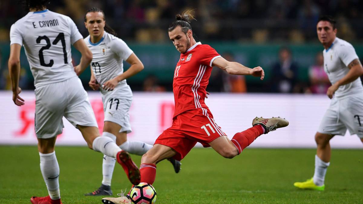 Uruguay derrota a Gales con gol de Cavani