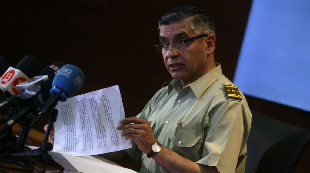 Nueva renuncia remece el mando de Carabineros: General Gonzalo Blu deja su cargo