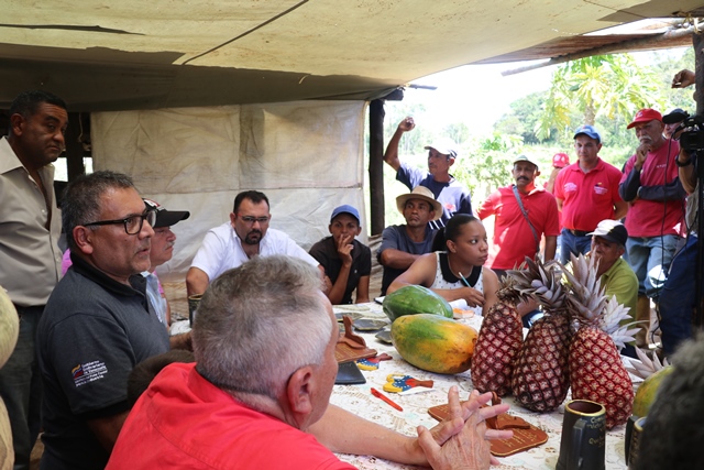 Campesinos venezolanos reciben apoyo gubernamental para elevar producción agroindustrial