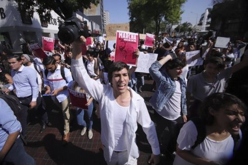 México: Estudiantes protestan por la desaparición de cuatro compañeros en Jalisco