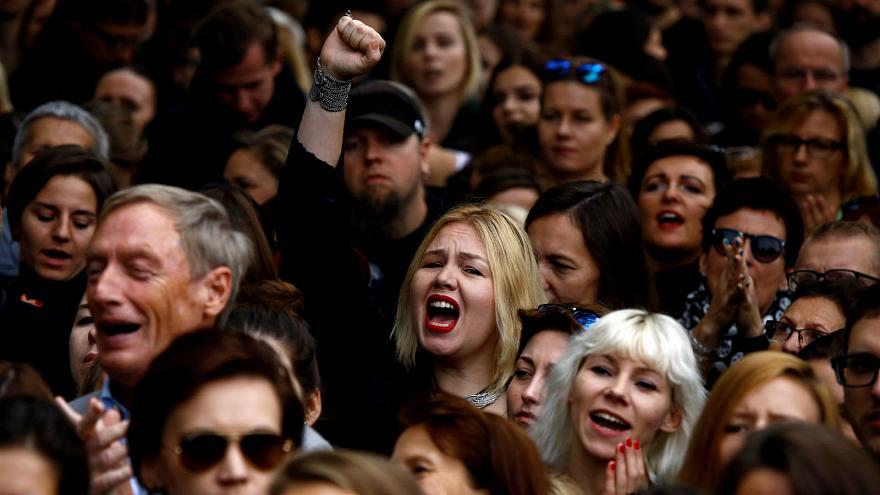 Guerrilla se organiza contra restricción del aborto en Polonia