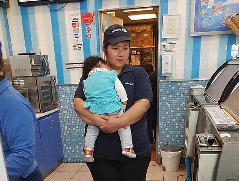 Puerto Montt: $15 millones de multa a heladería que obligó a una madre a trabajar con su bebé en brazos