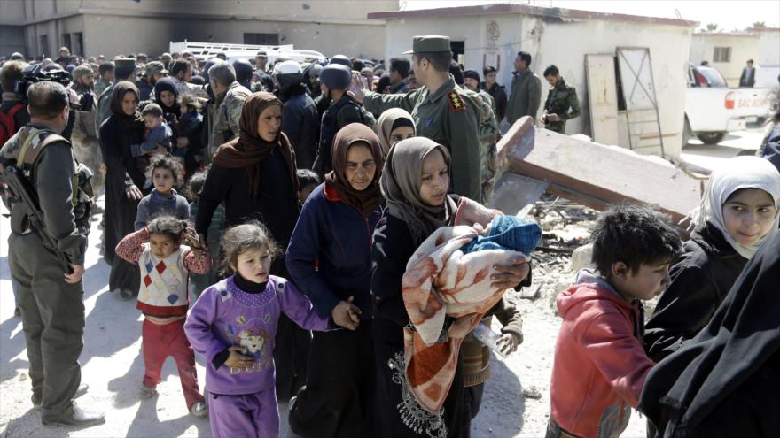 Siria: Primer grupo de evacuados desde el sur de Guta llega al centro del país