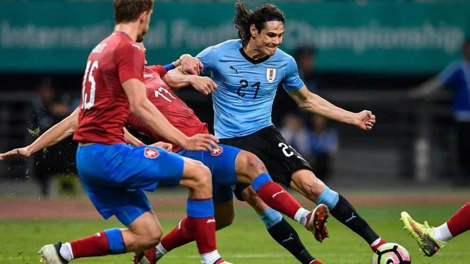 Suarez y Cavani guían el triunfo de Uruguay sobre la República Checa