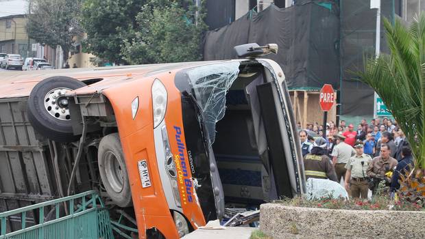 Personas en riesgo vital tras accidente en Valparaíso aumentan a dos