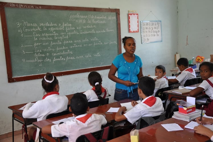 Educadores cubanos y dominicanos debaten sobre procesos pedagógicos