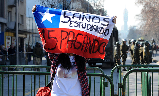 A la expectativa: Estudiantes definen acciones para los primeros 100 días del gobierno de Piñera