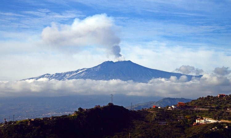 El volcán Etna se está deslizando lentamente hacia el mar Mediterráneo