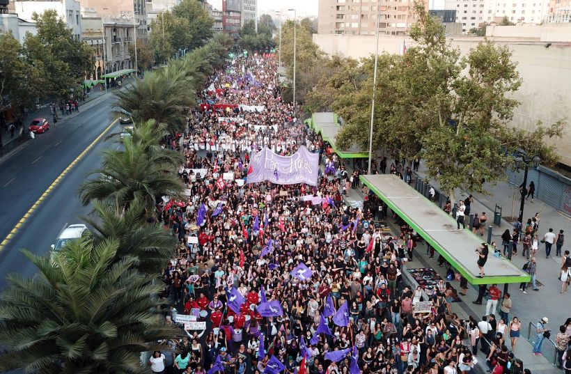 Multitudinaria conmemoración del 8 de Marzo en Santiago y el mundo