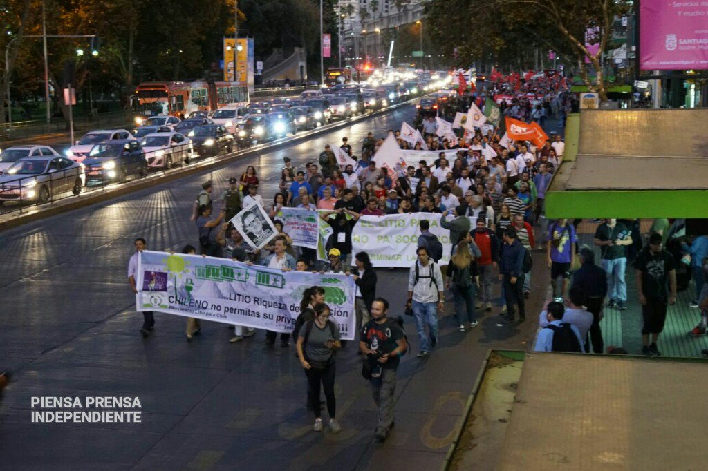 Santiago: Más de 2 mil personas marchan contra el acuerdo Corfo-Soquimich para explotar el litio