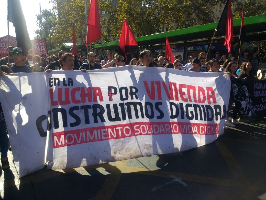 Santiago: Masiva marcha en la Alameda por el derecho a la vivienda y la ciudad