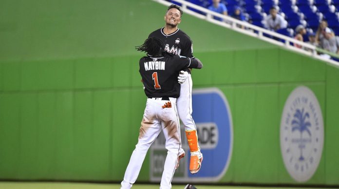 Venezolano Miguel Rojas impulsó victoria de los Marlins ante Cachorros (1-0)