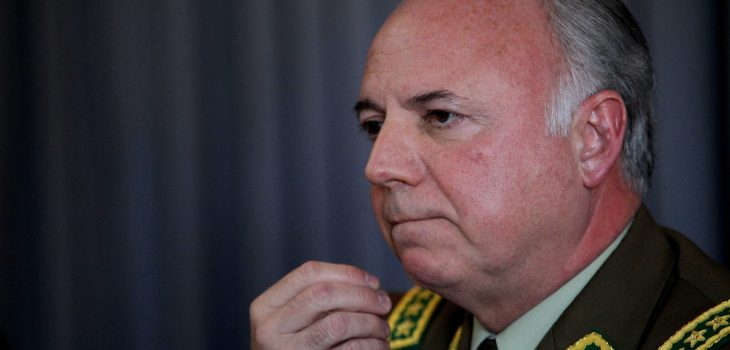 Fraude en Carabineros: Decretan arraigo nacional para ex general Eduardo Gordon