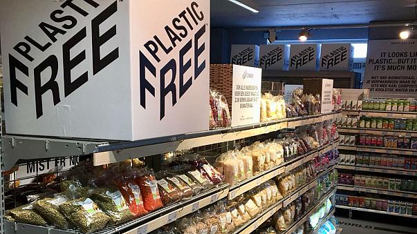 Un nuevo supermercado en Ámsterdam incluye un pasillo de alimentos sin envolturas plásticas