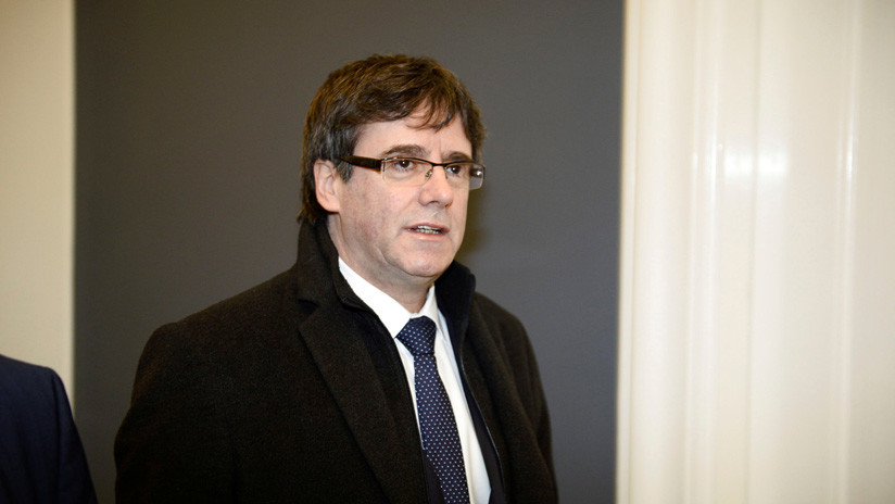 Cataluña: Puigdemont anunció su renuncia como candidato a Presidente