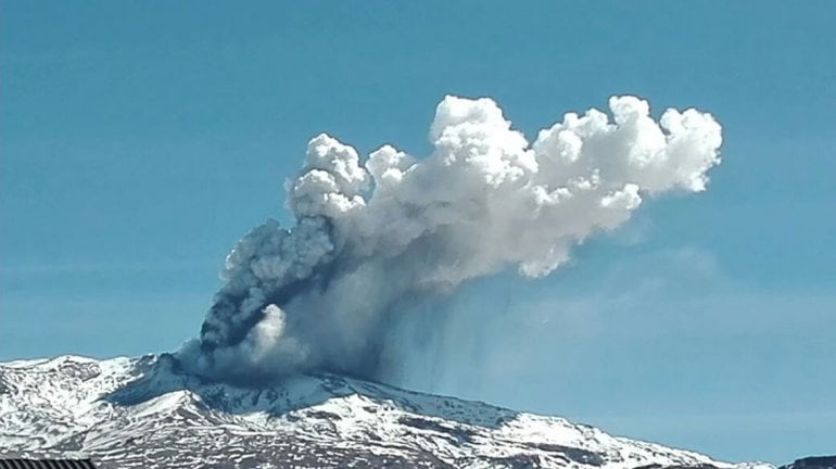 Alerta Amarilla en Alto Biobío por explosiones hidrotermales en el volcán Copahue