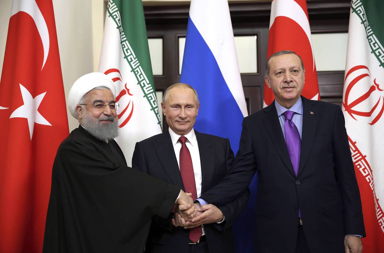 Rusia, Irán y Turquía discuten normalización de Siria