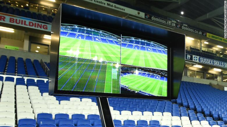 Cobros del VAR en el mundial se explicarán vía pantallas gigantes