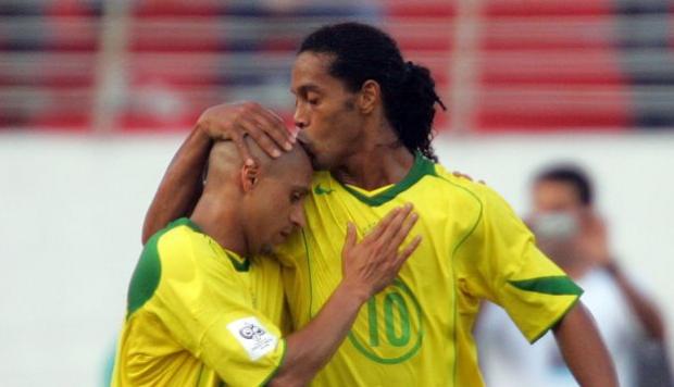 VIDEO: Ronaldinho culpa a Roberto Carlos de la eliminación brasileña en Alemania 2006