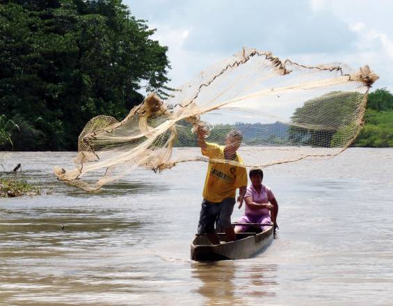 Detenidos dos pescadores guatemaltecos en aguas territoriales de Belice