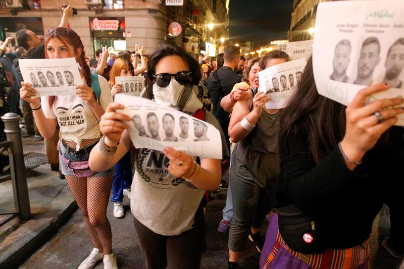 La Manada: España marcha indignada tras insultante condena que descartó violación de joven