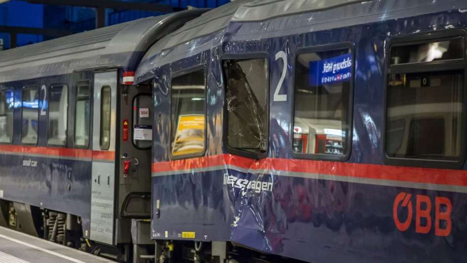 Más de 50 heridos deja choque de trenes en Austria
