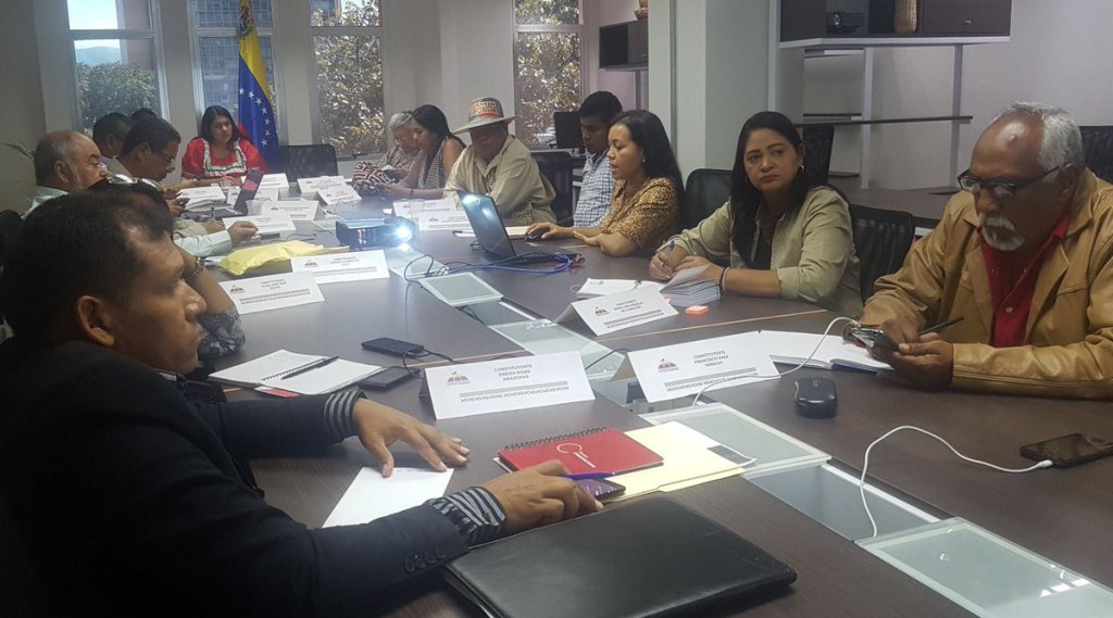 Indígenas venezolanos debaten propuestas para consolidar una patria multiétnica