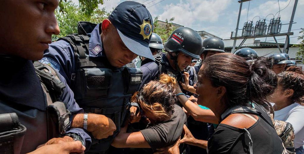 Fiscal venezolano asegura que hubo negligencia de la policía durante motín que dejó 68 muertos