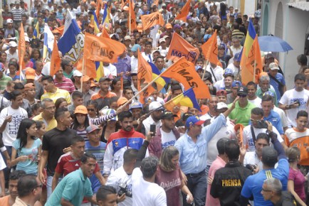 Henri Falcón asegura que elecciones representan un compromiso por la paz