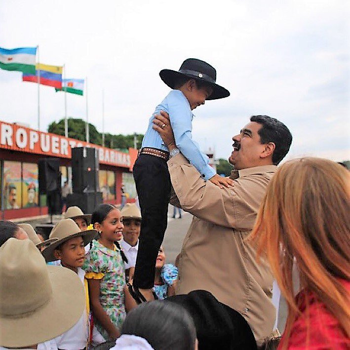 Maduro plantea ampliar sistema de salud y educación