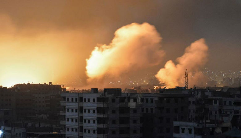 Nuevo ataque aéreo contra instalaciones militares en Hama y Alepo