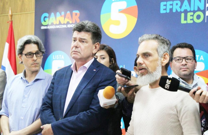 Dupla opositora paraguaya firma decretos para ejecutar si gana la presidencia