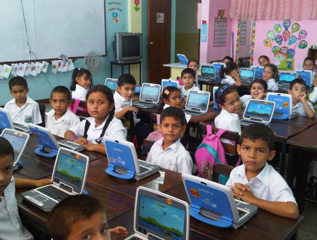 Gobierno venezolano impulsa políticas humanistas para fortalecer la educación
