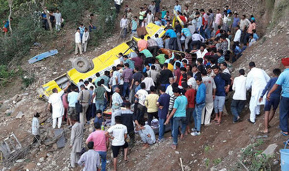 30 muertos en accidente de autobús escolar en India