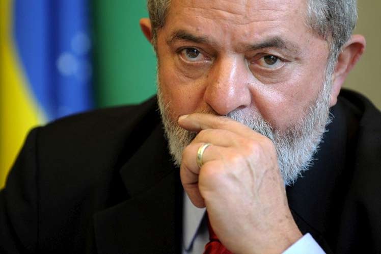 Lula recibe su primera visita familiar en cárcel de Curitiba