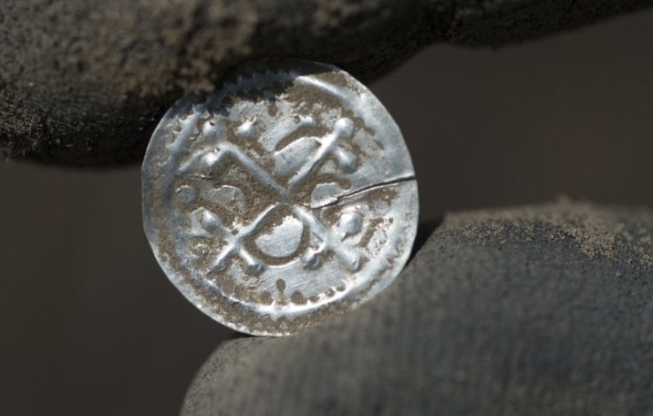 El hallazgo de un niño de 13 años ayudó a descubrir un importante tesoro del rey vikingo Bluetooth