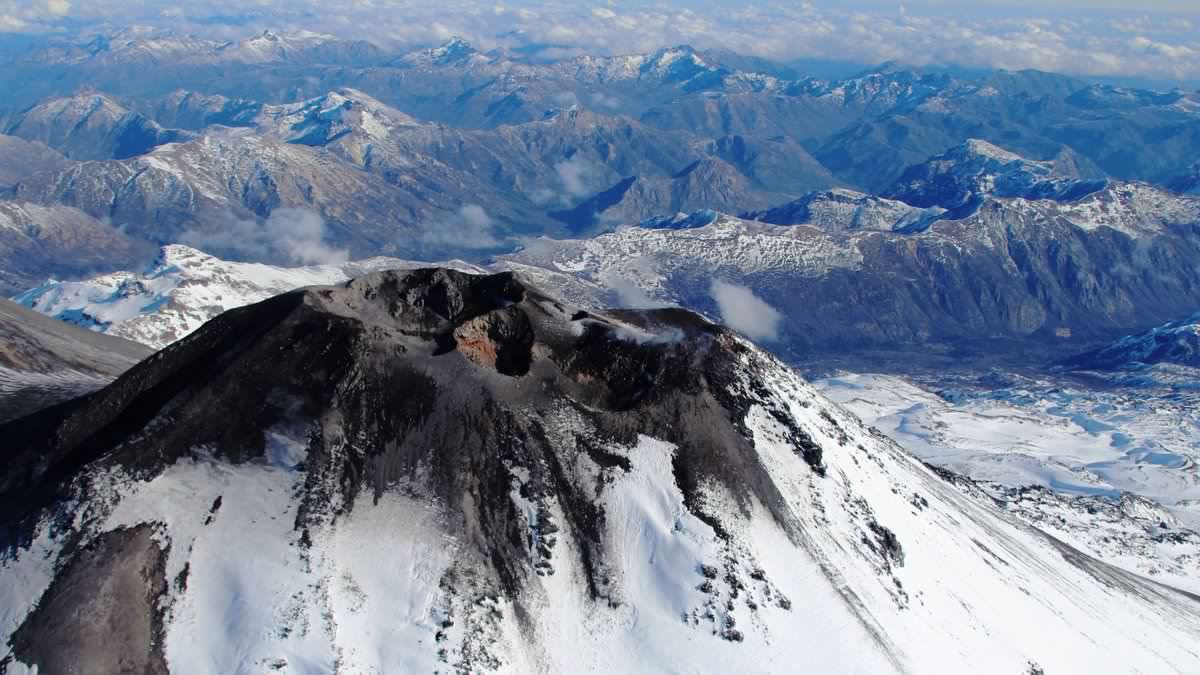 Volcán Nevados de Chillán: Sernageomin advierte por posible erupción en «días o semanas»