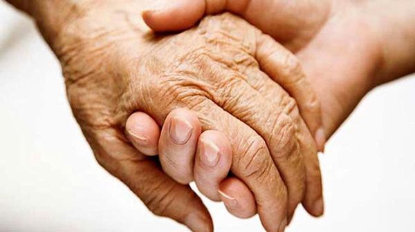 Parkinson: Instalan por primera vez en hospital público estimulador que mejora calidad de vida de pacientes