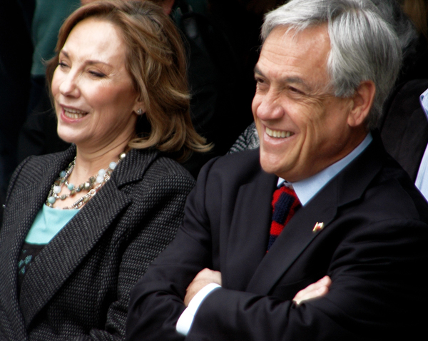 Piñera no puede salir del país hasta que termine su juicio en el Senado