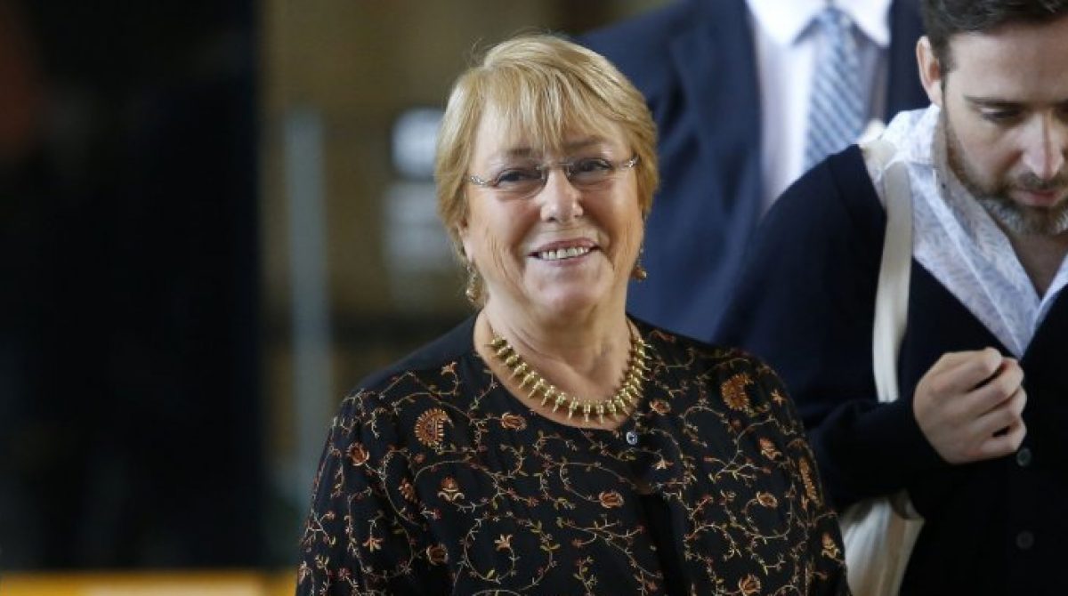 Bachelet disparó contra el Gobierno: “Vía reglamento han buscado torcer los objetivos de las leyes”