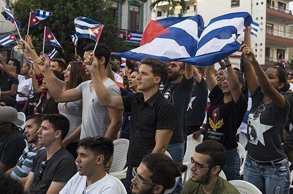 Cubanos conmemoraron los 57 años de la proclamación del carácter socialista de la Revolución